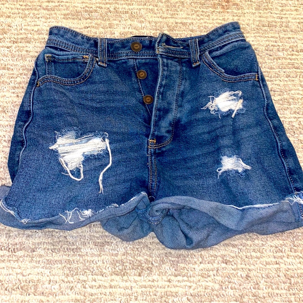 Women’s Hollister curvy ultra high rise mom jean shorts.